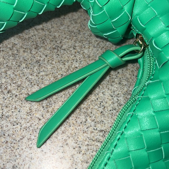 ⚡️SONDRA ROBERTS SQUARED springtime Jade Green woven weave Knot bag purse EUC - Picture 11 of 16